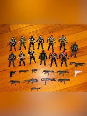 Chap Mei Soldier Force Lot 13 Figurines & 12 Guns Good Condition